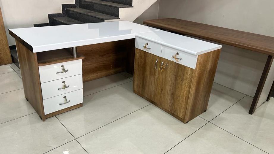 Office Tables - Shree Radhika Furniture