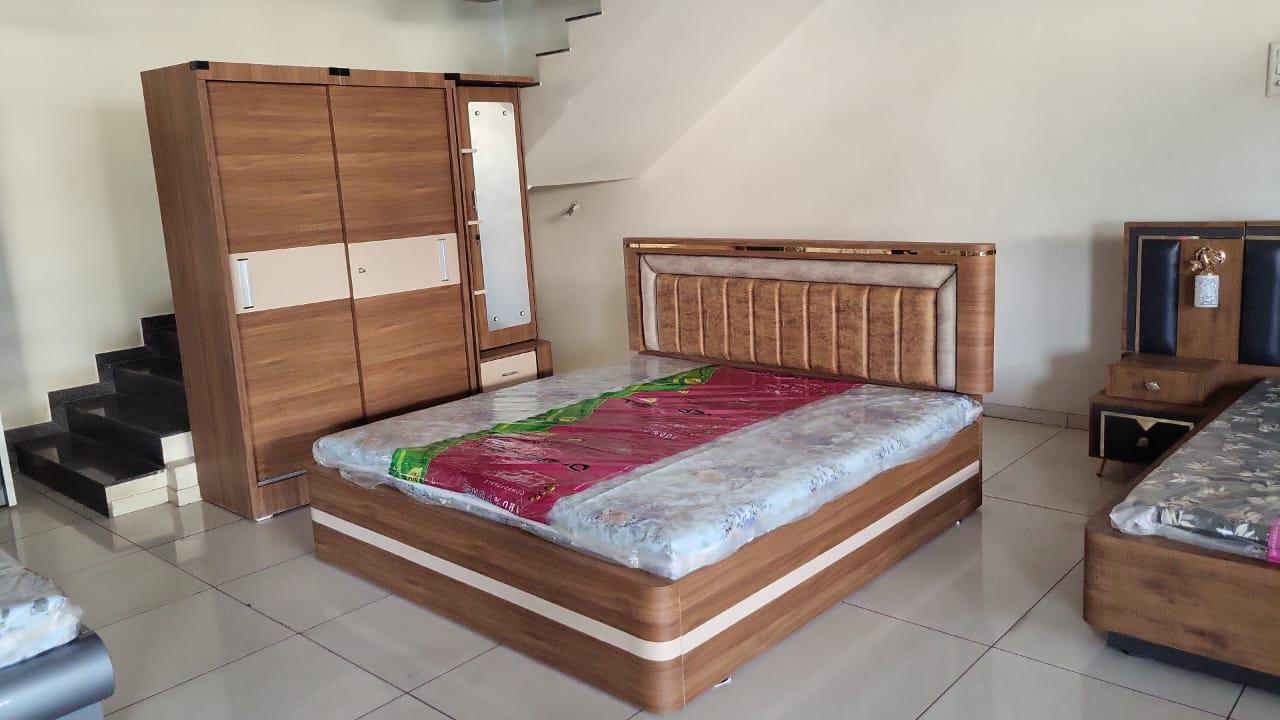BEDROOM SET