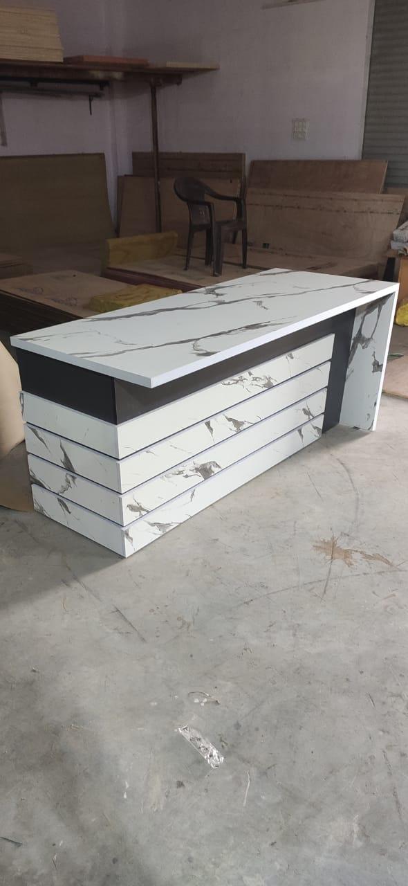 PREMIUM OFFICE TABLE