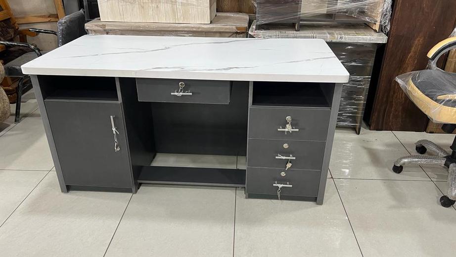 PREMIUM OFFICE TABLE