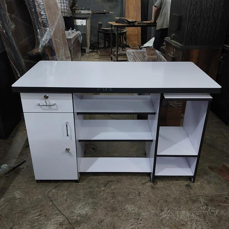 PREMIUM OFFICE TABLE